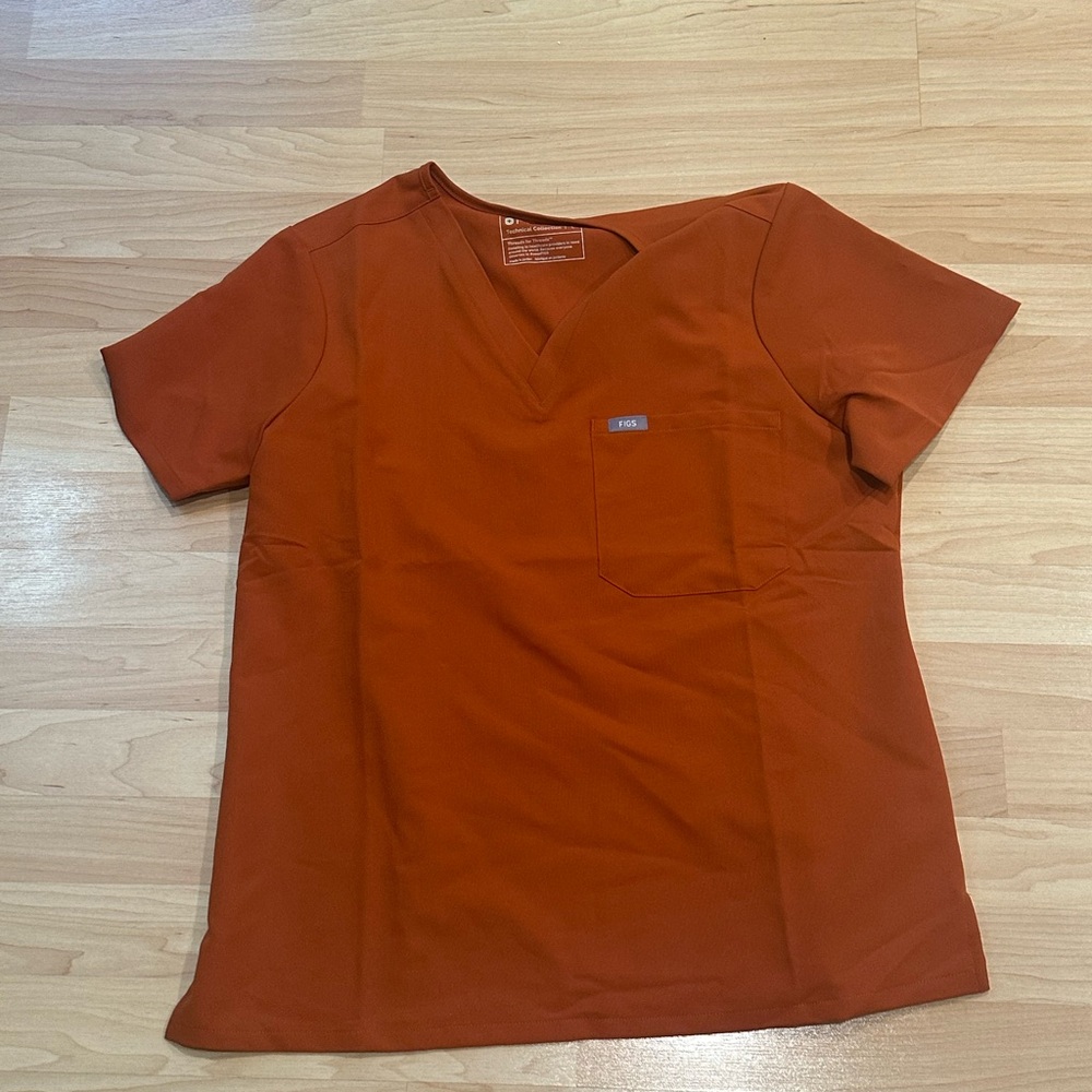 Figs dirty chai scrub top